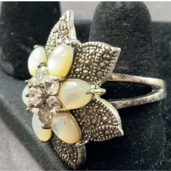 Vintage Mother of Pearl & CZ Sterling Silver Ring - Picture 2 of 5